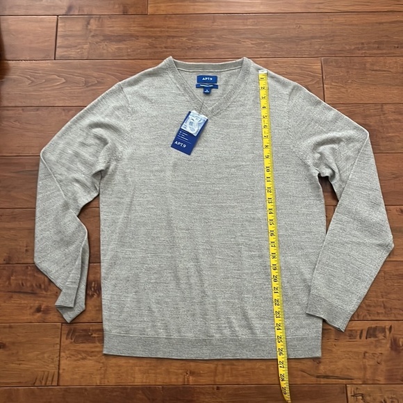 NWT Men's Apt. 9° Merino Blend V-Neck Sweater Size M wool bland - Picture 4 of 7